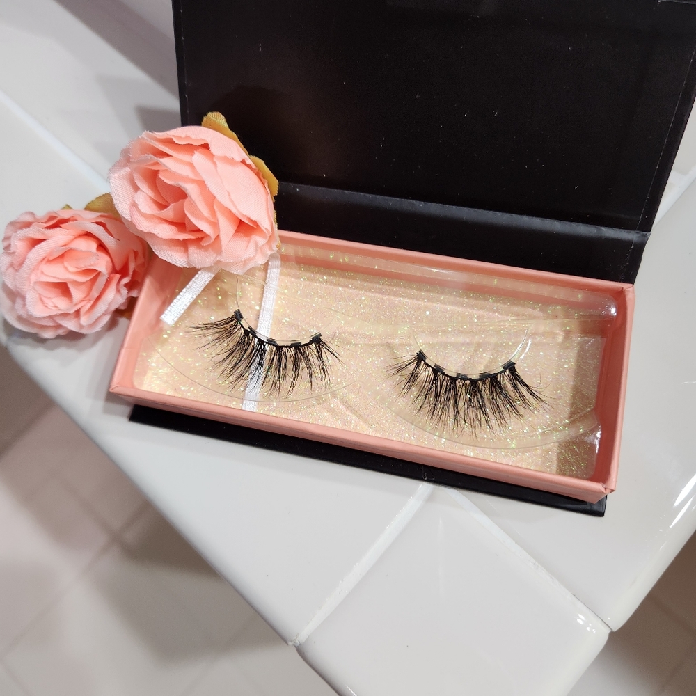 Moxielash Sassy Magnetic Black Wispy Lashes - Picture 3 of 5